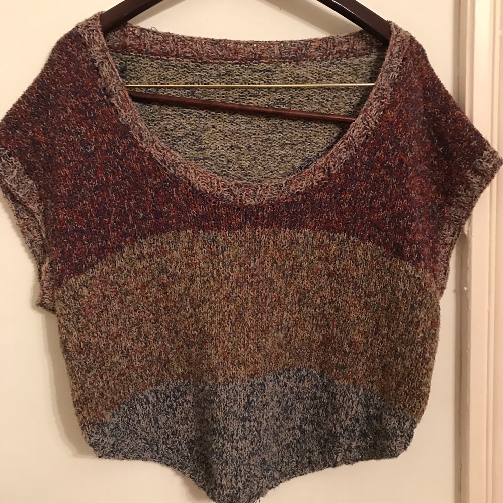 Hand knit flowy crop top made of cotton
